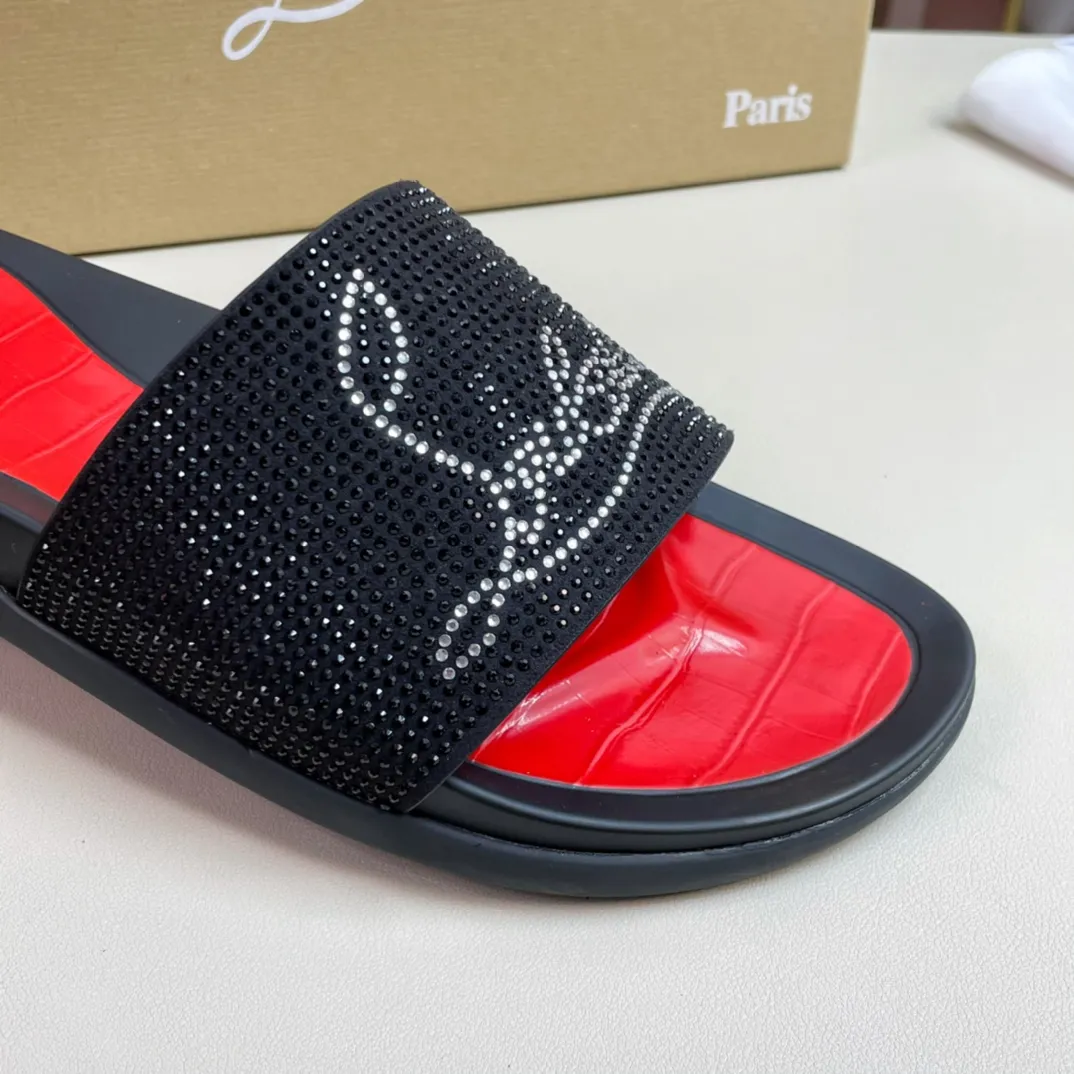 [CL red sole shoes] P: 340💰 size 38-45 Men’s classic slippers, made on the official website 1:1, the original factory specializes in original materials ➖ OEM 3D printed patterns, all hand-made with hot-drilled diamonds ➖ Ultra-light anti-slip outsole. Super fashionable and super comfortable, handsome on the feet, a must-have for men in summer! !